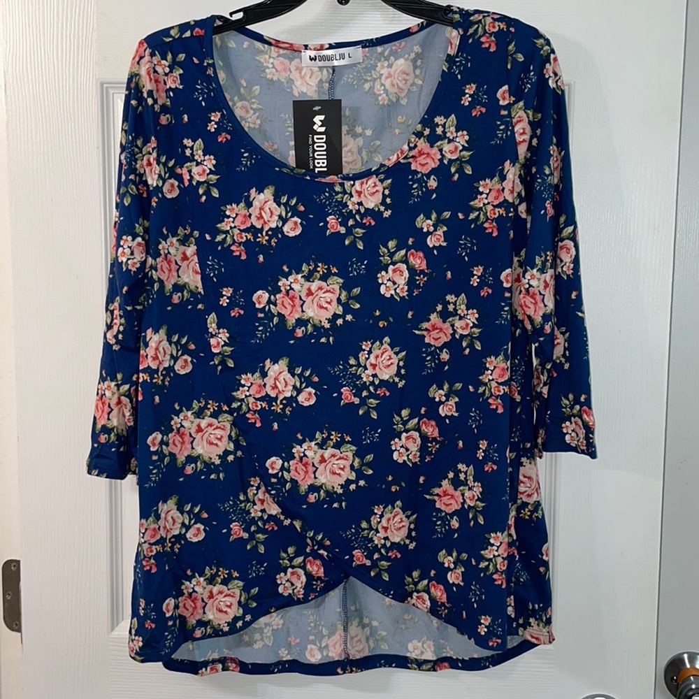 Quarter length sleeve top